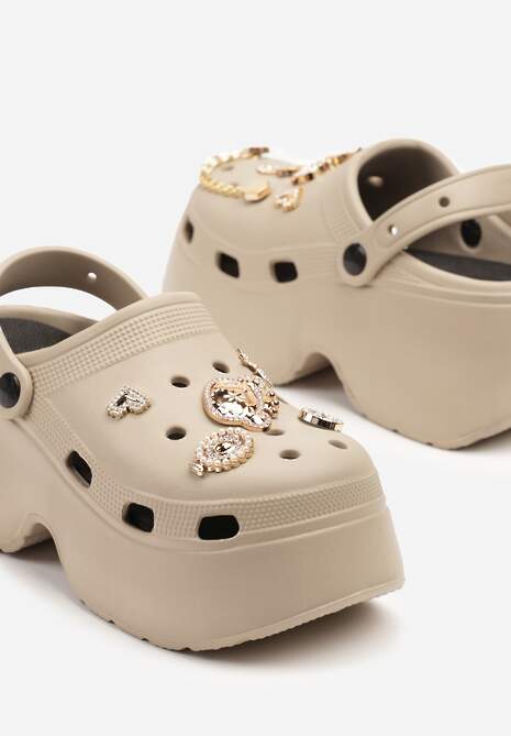 Ciemnobeżowe Piankowe Klapki na Grubej Podeszwie z Wycięciami i Aplikacjami Lilseki