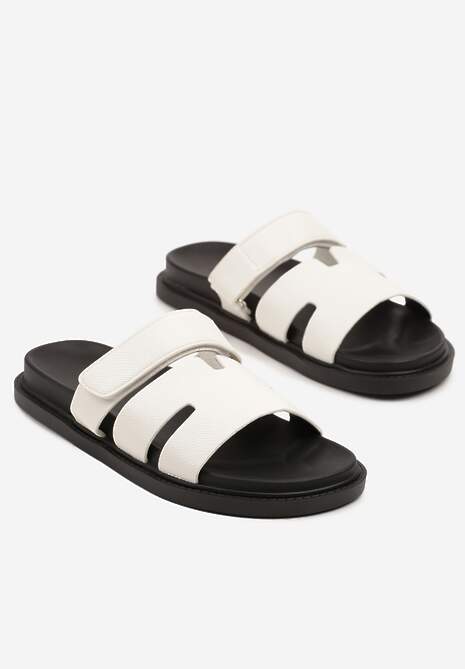 Białe Piankowe Klapki z Ozdobnymi Wycięciami Arrisae