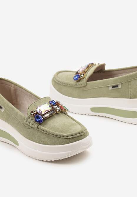 Zielone Mokasyny na Niskiej Platformie z Obszytym Przodem i Kryształkami Keelana
