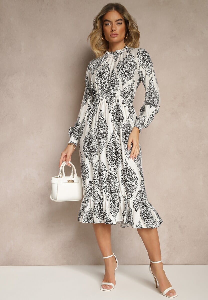 Biała Rozkloszowana Sukienka w Etniczny Print z Gumką w Talii i Falbanką Napirea