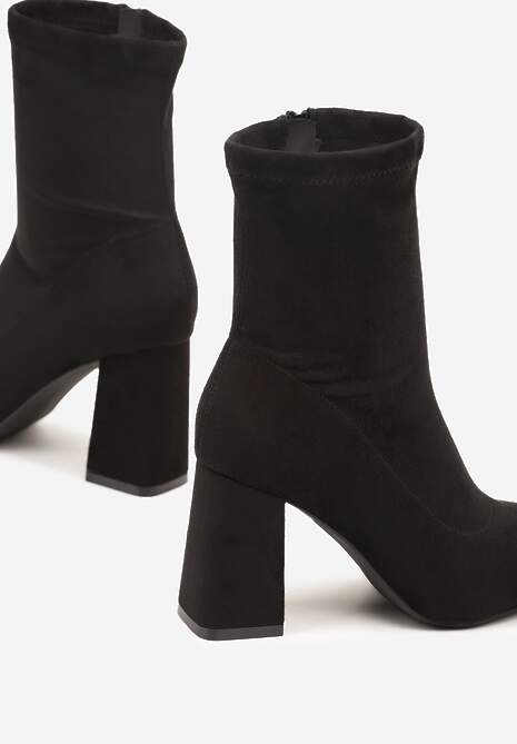 Czarne Botki Vices z Imitacji Zamszu na Słupkowym Obcasie z Przylegającą Cholewką Morenne