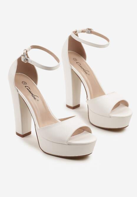 Białe Sandały na Słupkowym Obcasie z Zapięciem na Klamerkę Natisene