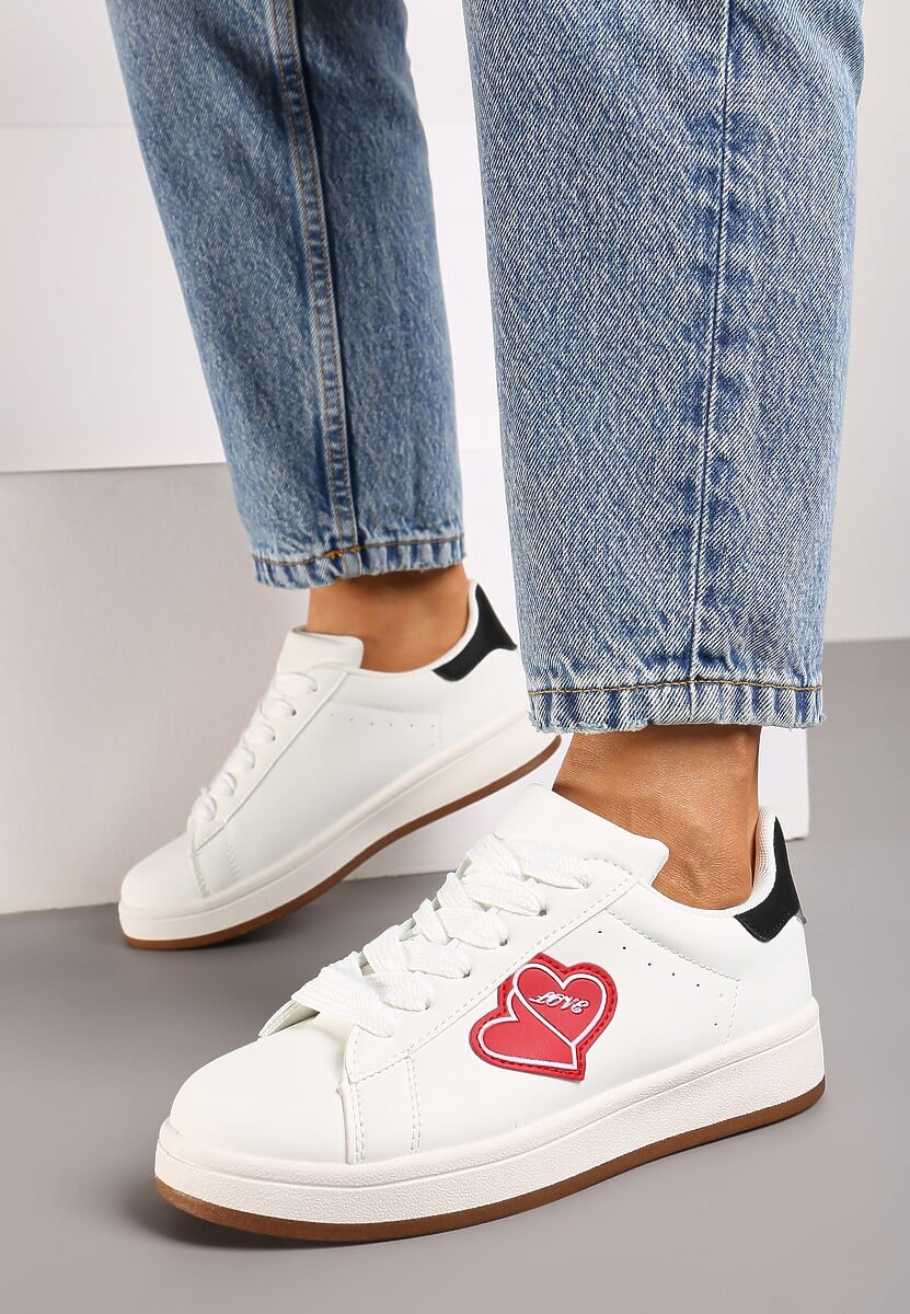 Białe Sneakersy z Naszywką w Kształcie Serc Usitala