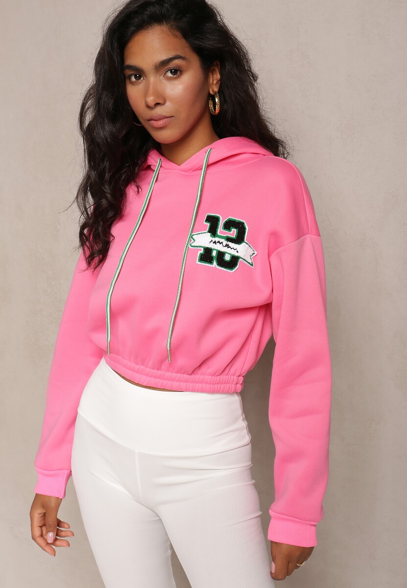 Różowa Krótka Bluza z Kapturem Ściągaczami i Ozdobnym Nadrukiem Relis