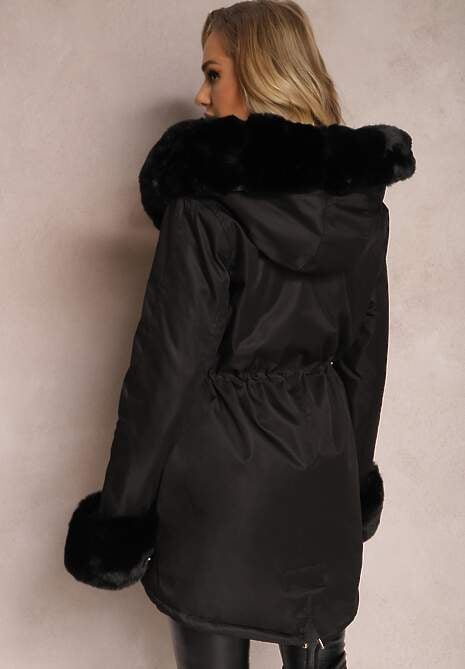 Czarna Kurtka Parka z Paskiem w Talii i Kapturem z Futerkiem Hizontia