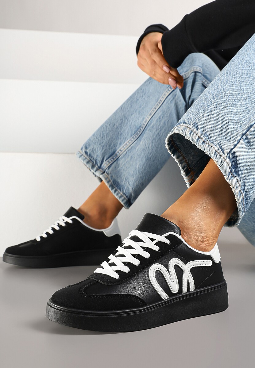 Czarne Sneakersy Klasyczne Tenisówki z Abstrakcyjną Aplikacją Ailinne