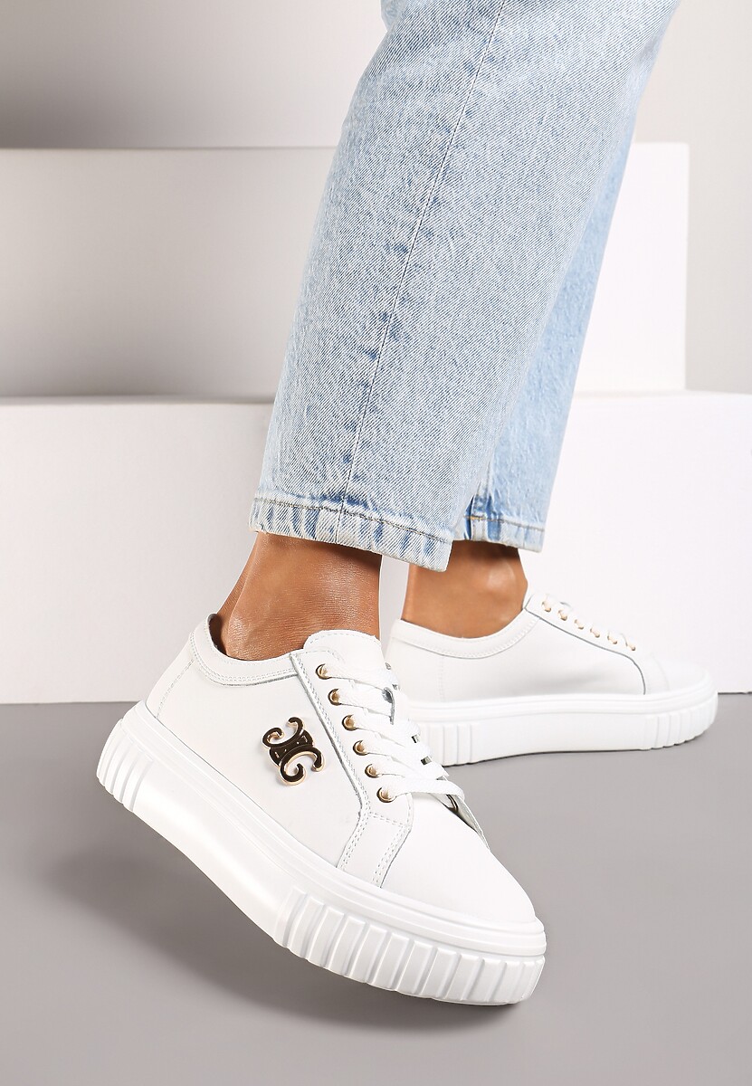 Białe Sneakersy ze Skóry Naturalnej na Grubej Podeszwie z Metalowym Detalem Evoniah