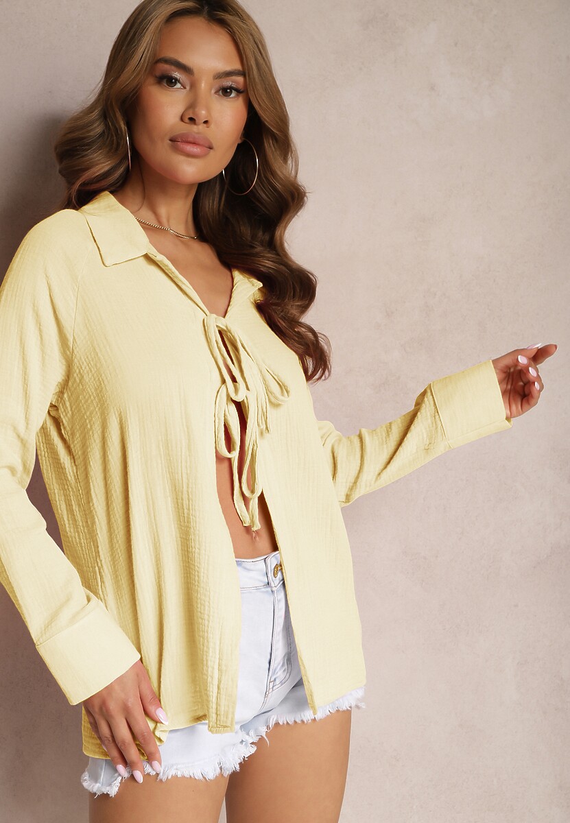 Biała Casualowa Bluzka z Bawełny Wykończona Wiązaniem i Kołnierzykiem Cyrilla