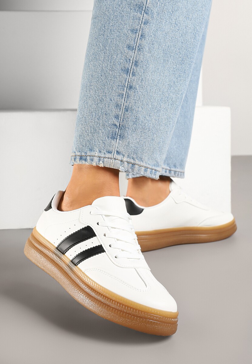 Białe Sneakersy Tenisówki Ozdobione Paskami i Perforacją Jenadira