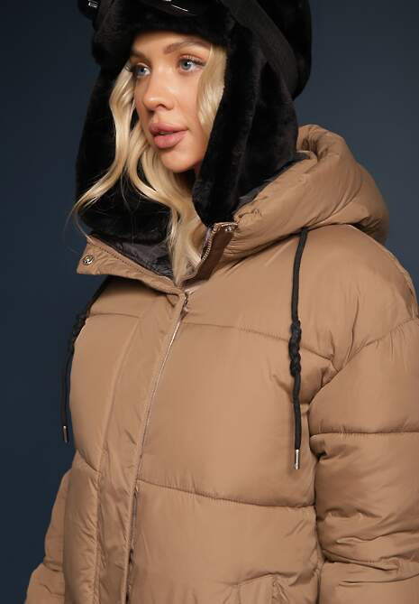 Beżowa Pudełkowa Kurtka z Kapturem i Kieszeniami Zdobiona Pikowanymi Przeszyciami Issenia