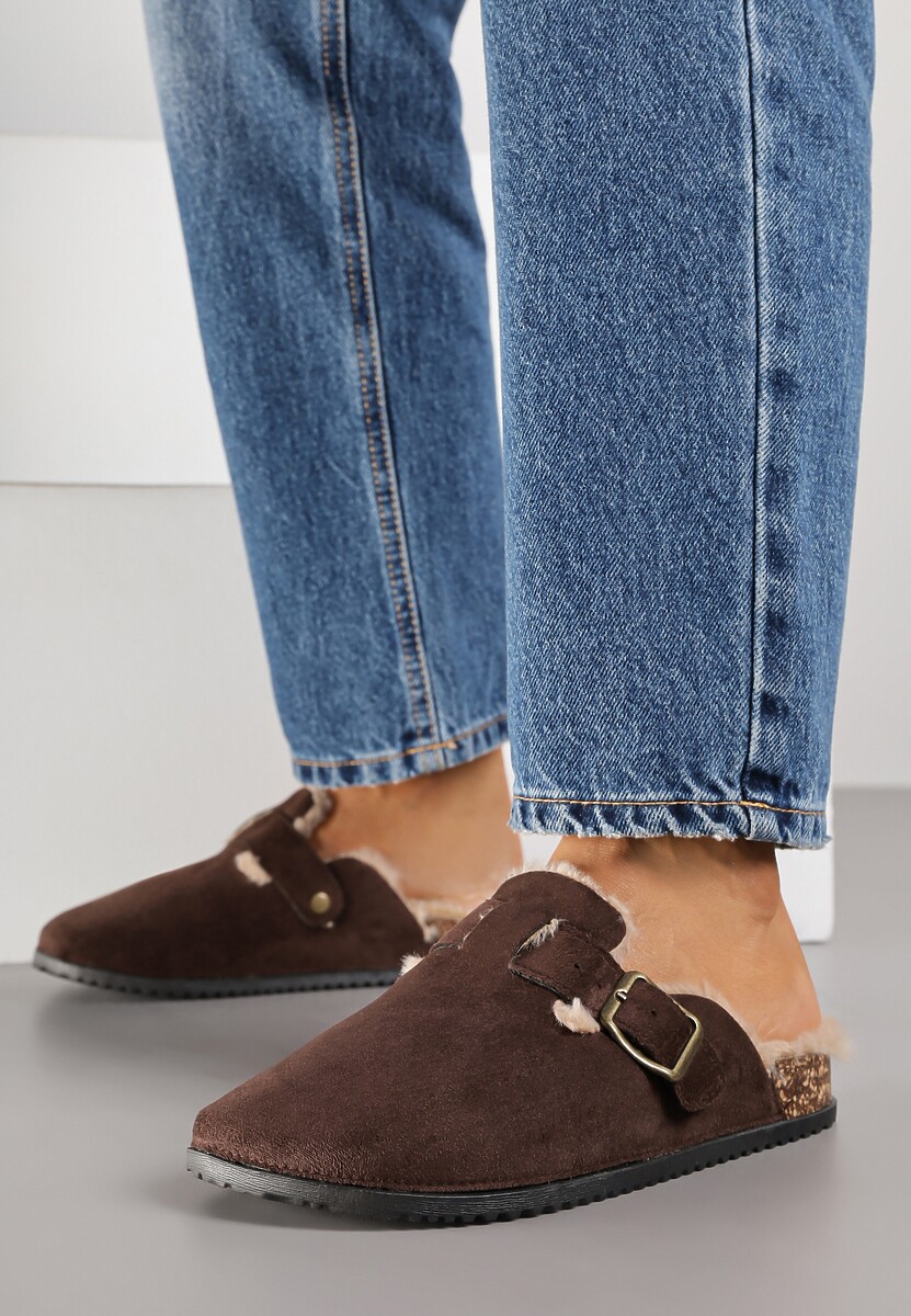 Brązowe Kapcie Typu Chodaki na Podeszwie z Korka Ozdobione Klamrą Alanelle