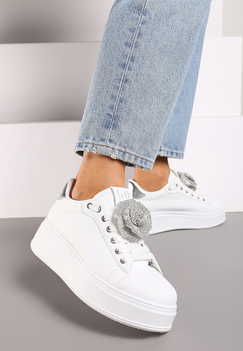 Biało-Srebrne Sneakersy na Platformie z Aplikacją Kwiatu 3D z Cyrkoniami Navilda
