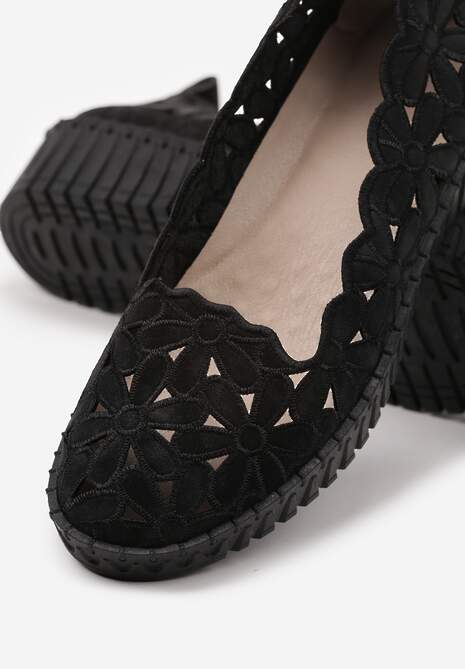 Czarne Półbuty z Ażurowymi Wycięciami na Koturnie Liselila