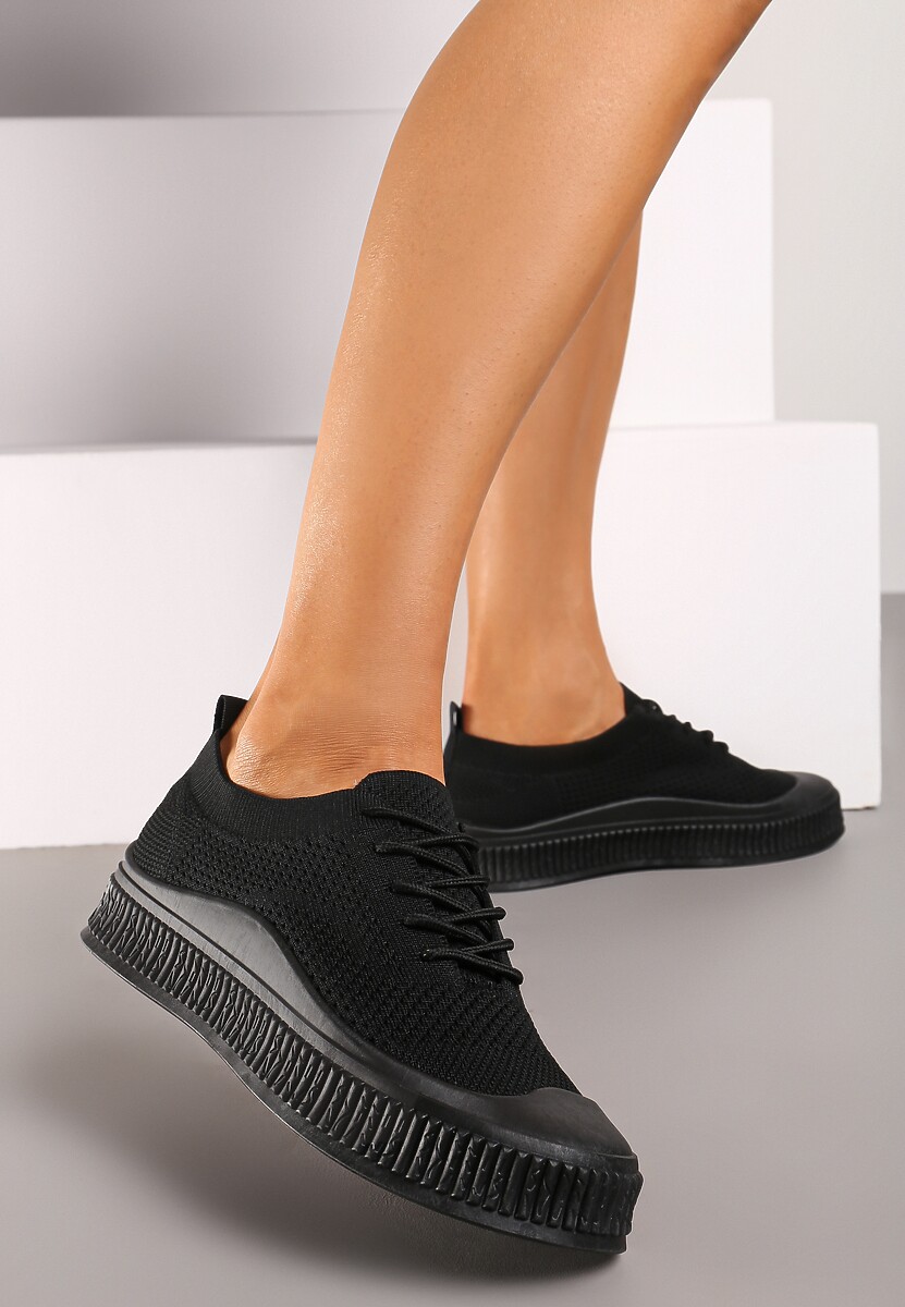 Czarne Trampki z Siateczkową Cholewką i Tłoczoną Podeszwą Lalnai