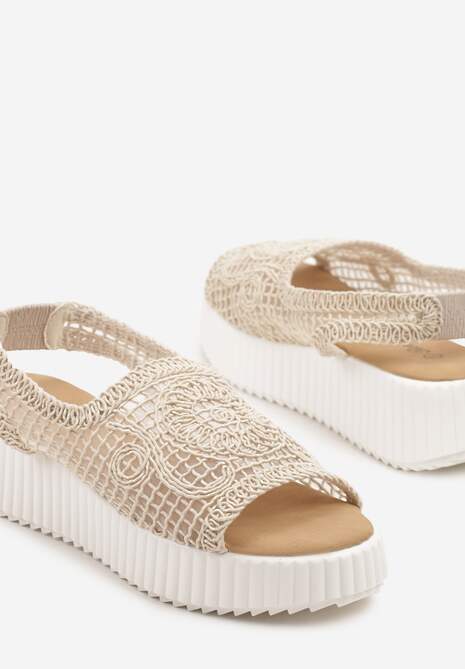 Beżowe Ażurowe Sandały na Grubej Podeszwie z Tłoczeniami Tanarila