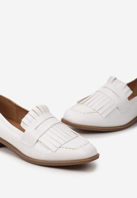 Białe Mokasyny z Kwadratowym Noskiem i Frędzlami Tarnissa