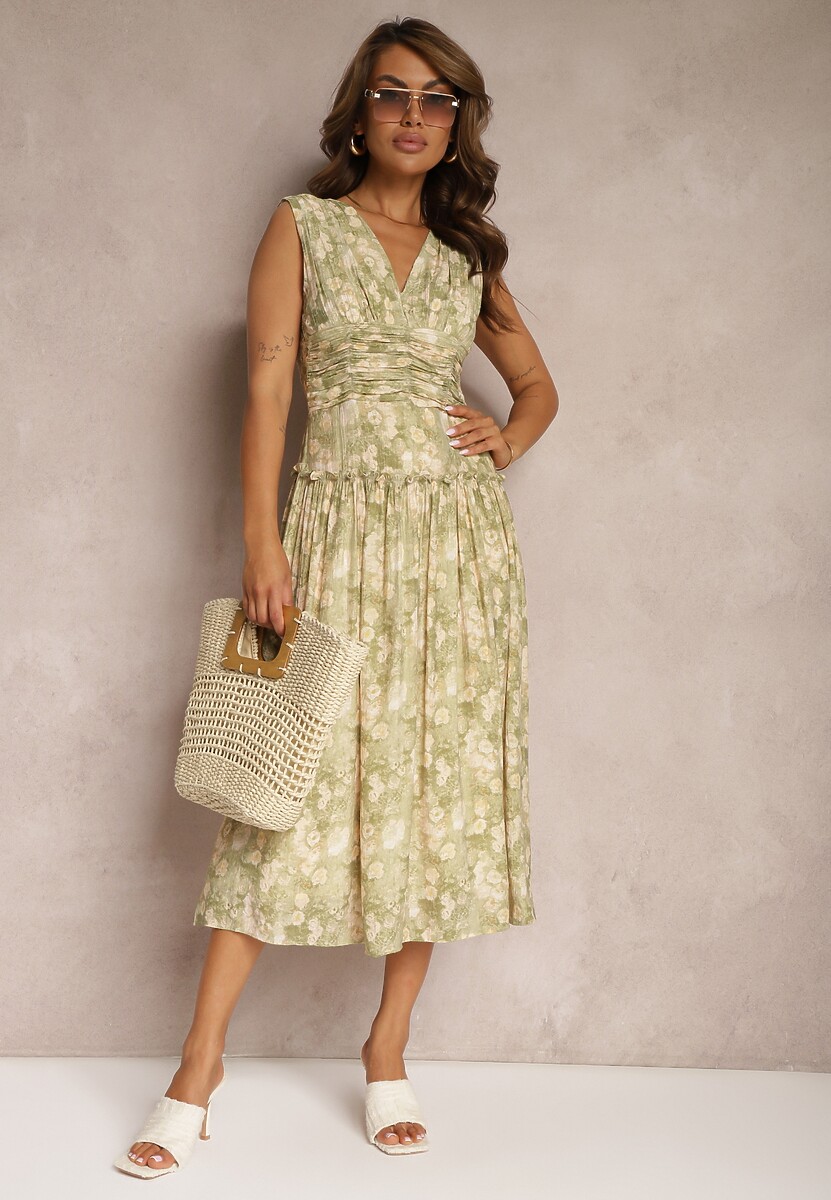 Zielona Sukienka na Grubych Ramiączkach z Dekoltem w Serek i Gumką w Talii Iletta