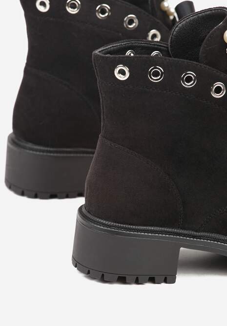 Czarne Botki z Imitacji Zamszu z Ozdobnymi Sznurówkami Perłami i Cyrkoniami Jovilda
