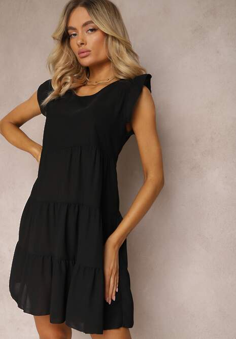 Czarna Sukienka z Krótkim Rękawem i Ozdobnymi Falbankami o Rozkloszowanym Kroju Vetesa
