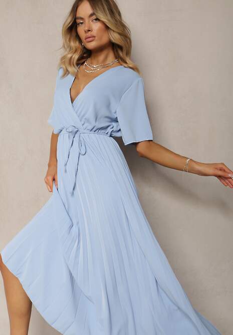 Jasnoniebieska Rozkloszowana Sukienka Plisowana z Wiązanym Paskiem Eilemona
