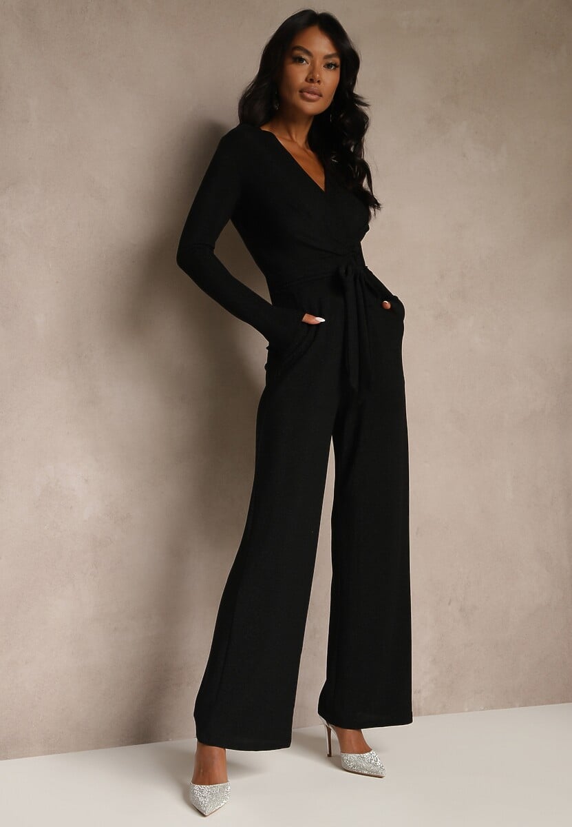 Czarny Kopertowy Kombinezon z Wiskozą Wiązany w Talii Paskiem Temionna