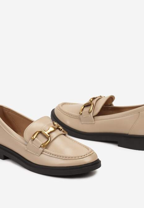 Beżowe Mokasyny na Płaskiej Podeszwie Ozdobione Klamrą Relabra