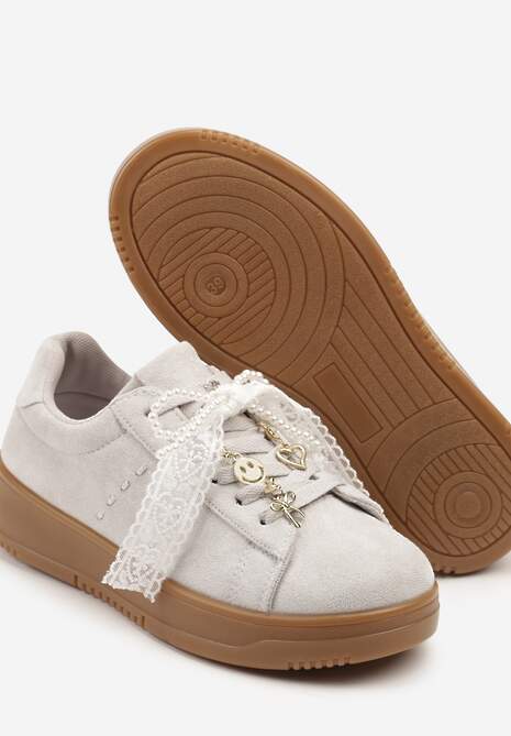 Szare Sneakersy na Niskiej Platformie z Aplikacjami i Kokardkami Divienne