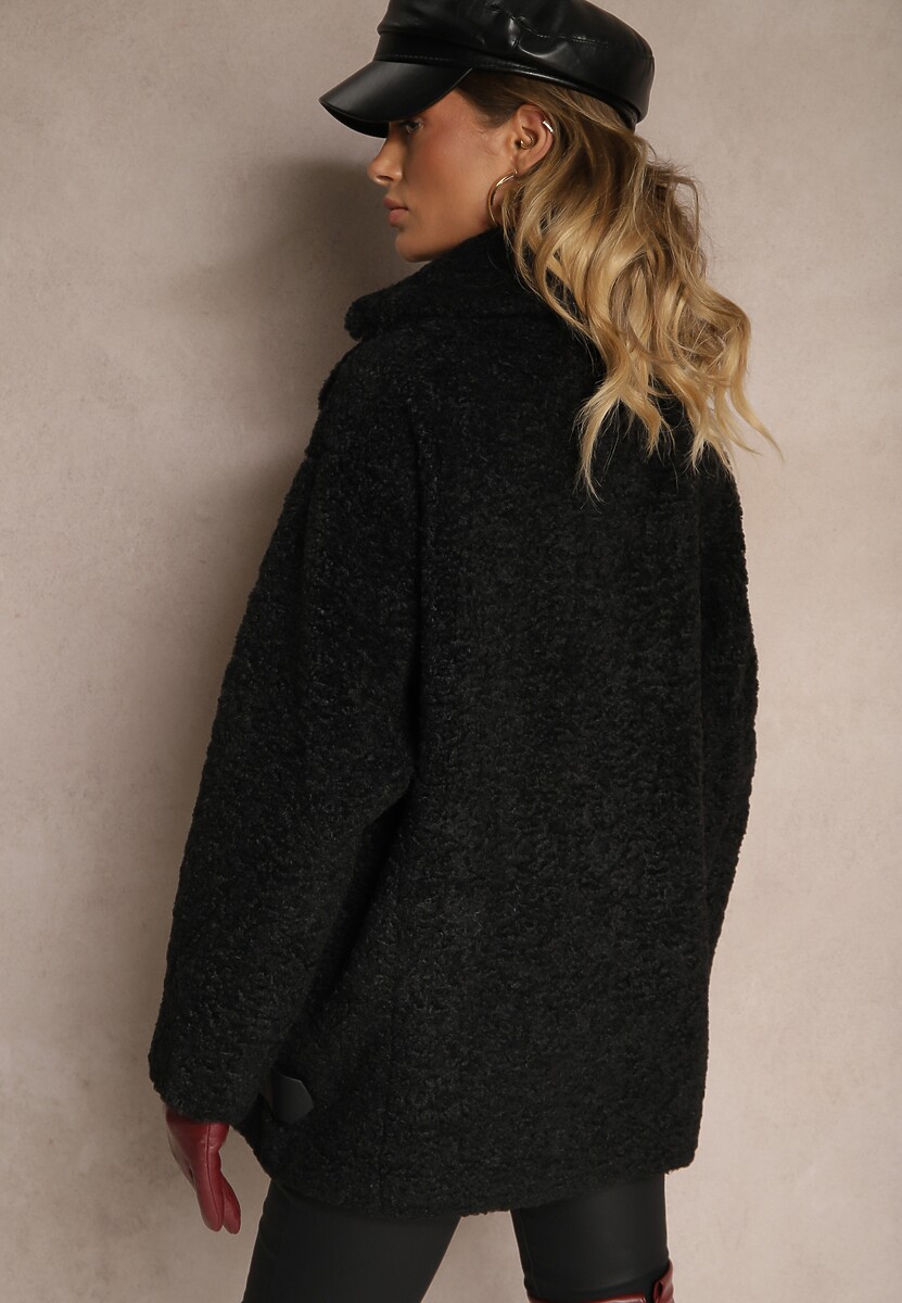 Czarna Futrzana Kurtka Typu Baranek z Ozdobnymi Paskami i Dwurzędowym Zapięciem Nikira