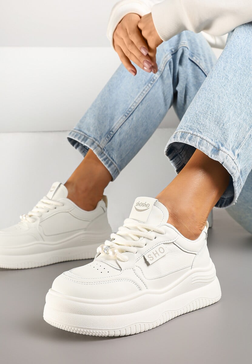 Beżowe Buty Sportowe z Perłami na Sznurówkach Perforacją i Platformą Karinella