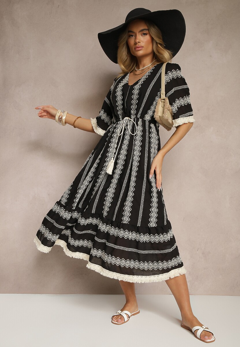 Czarna Rozkloszowana Sukienka Boho z Bawełny Zdobiona Haftem i Wiązaniem Koriruna
