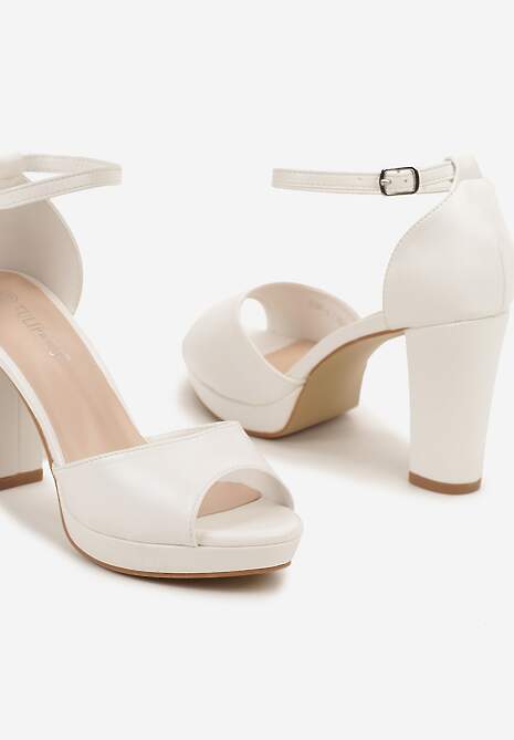 Białe Sandały na Słupku i Platformie Nilarienna