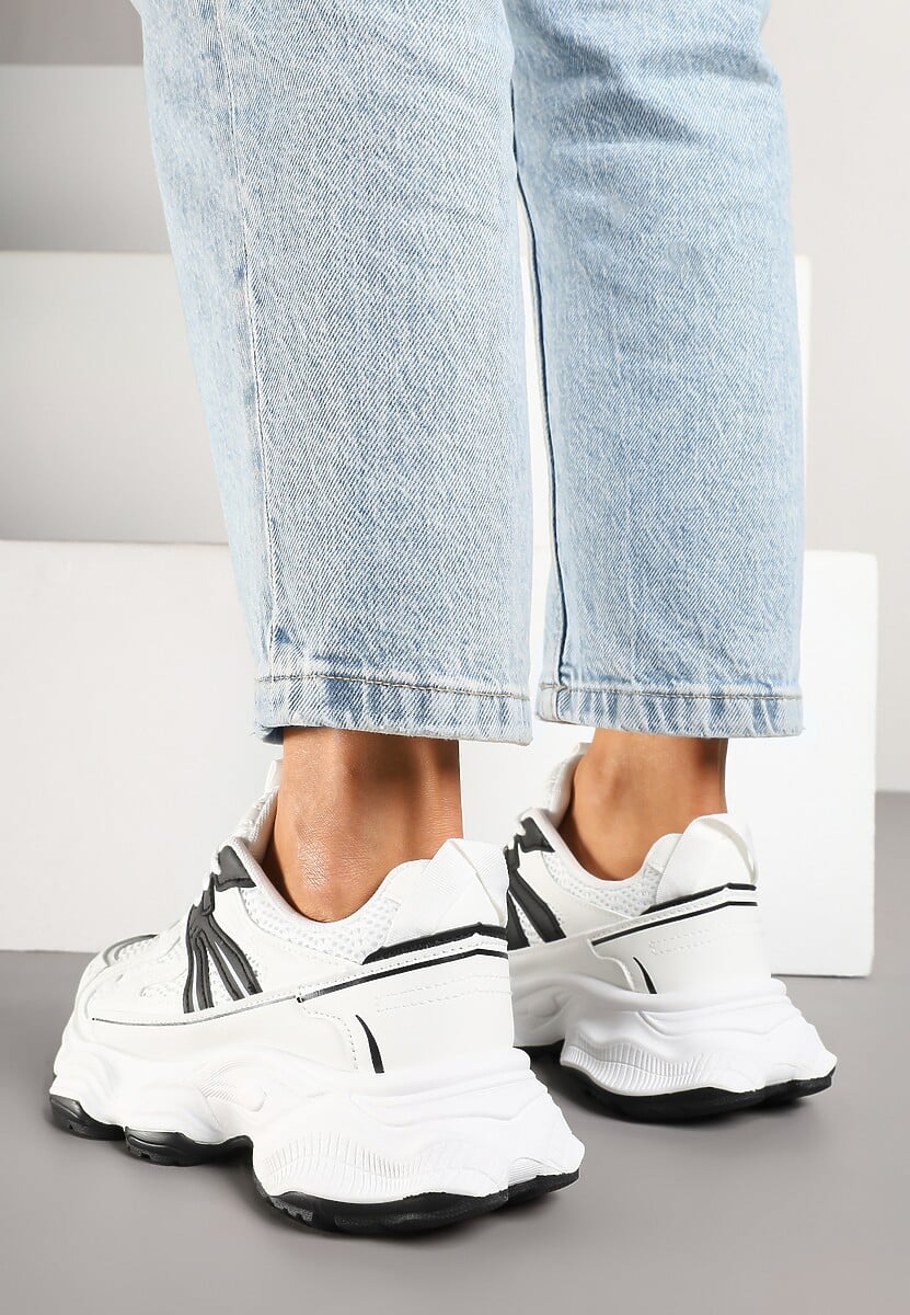 Białe Sneakersy na Platformie z Tłoczeniem i Metaliczną  Ozdobą Alarella