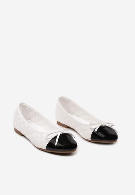 Białe Płaskie Balerinki z Imitacji Skóry Ozdobione Kokardką Detesa