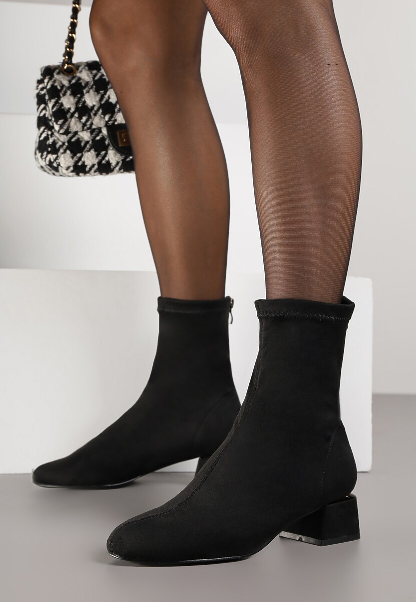 Czarne Eleganckie Botki VICES Skarpetkowe z Imitacji Zamszu na Klocku z Metalicznym Zdobieniem Rivite