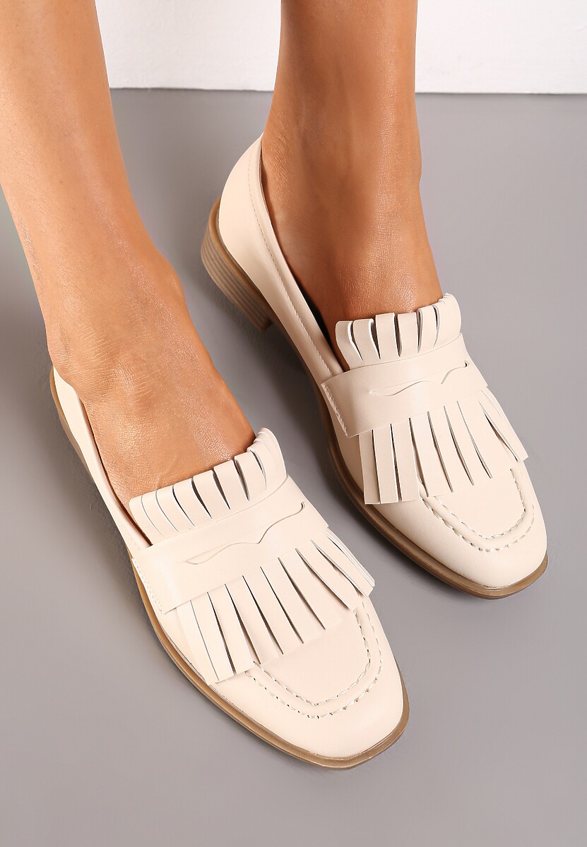 Beżowe Mokasyny z Kwadratowym Noskiem i Frędzlami Tarnissa