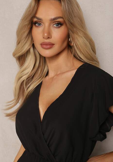 Czarna Midi Sukienka o Rozkloszowanym Fasonie z Kopertowym Dekoltem i Plisami Axanntia