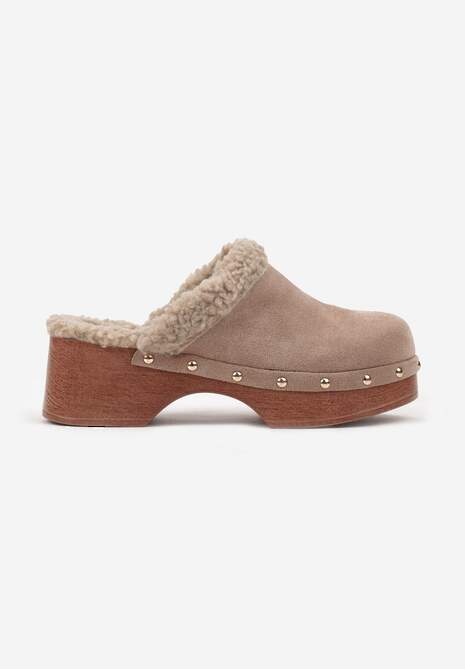 Ciemnobeżowe Futerkowe Klapki Mule na Platformie Ozdobione Ćwiekami Crelina