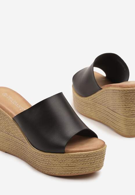 Czarne Casualowe Klapki w Stylu Drewniaków na Koturnie Nevessae