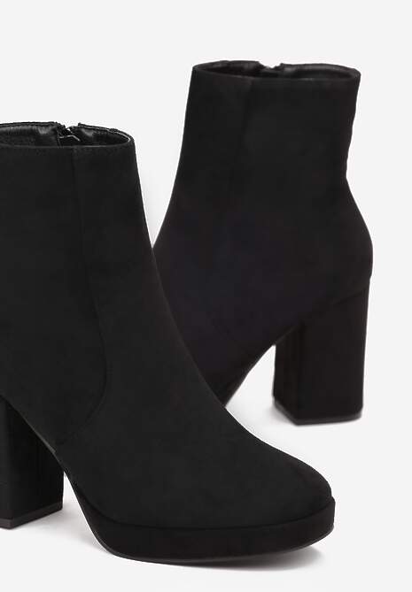 Czarne Botki z Dopasowaną Cholewką na Obcasie Mutias