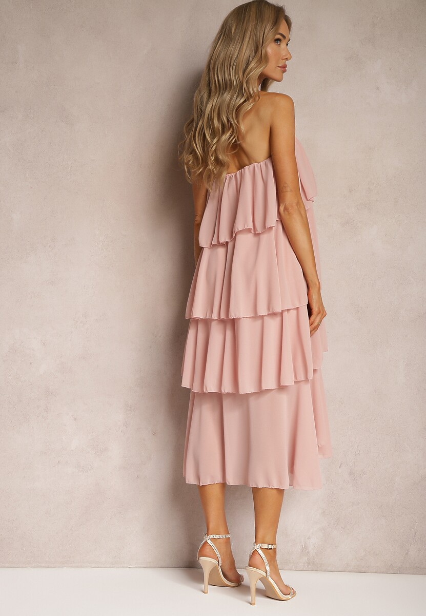 Różowa Sukienka z Kwiatową Broszką Wykończona Falbanami i Wiązaniem na Szyi Tinashell