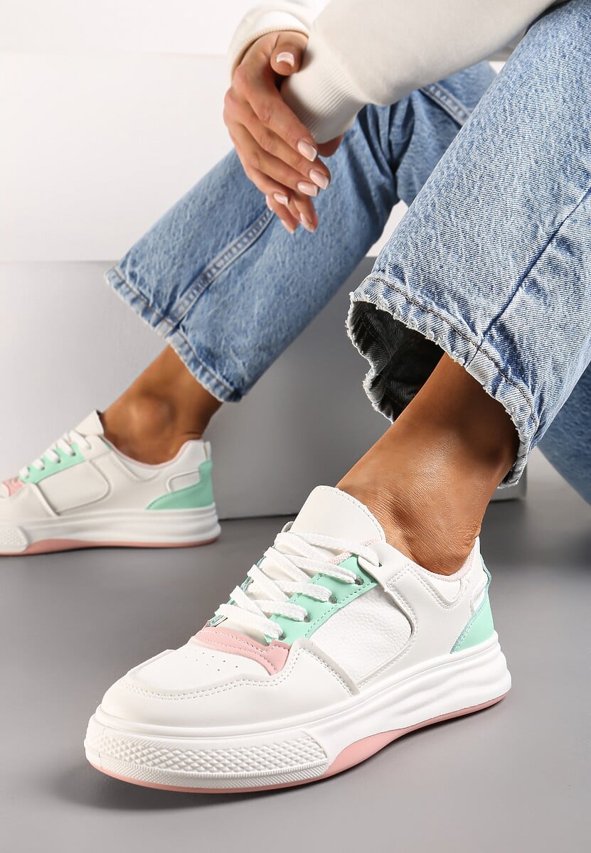 Biało-Różowe Sneakersy Ozdobione Kolorowymi Wstawkami i Perforacją Uttavia