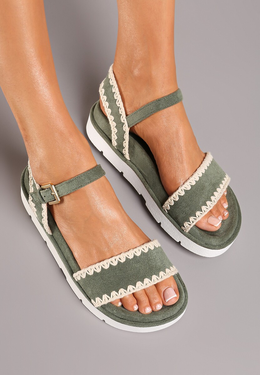 Zielone Sandały na Płaskiej Podeszwie z Ozdobnymi Paskami Zapinane przy Kostce Fialena