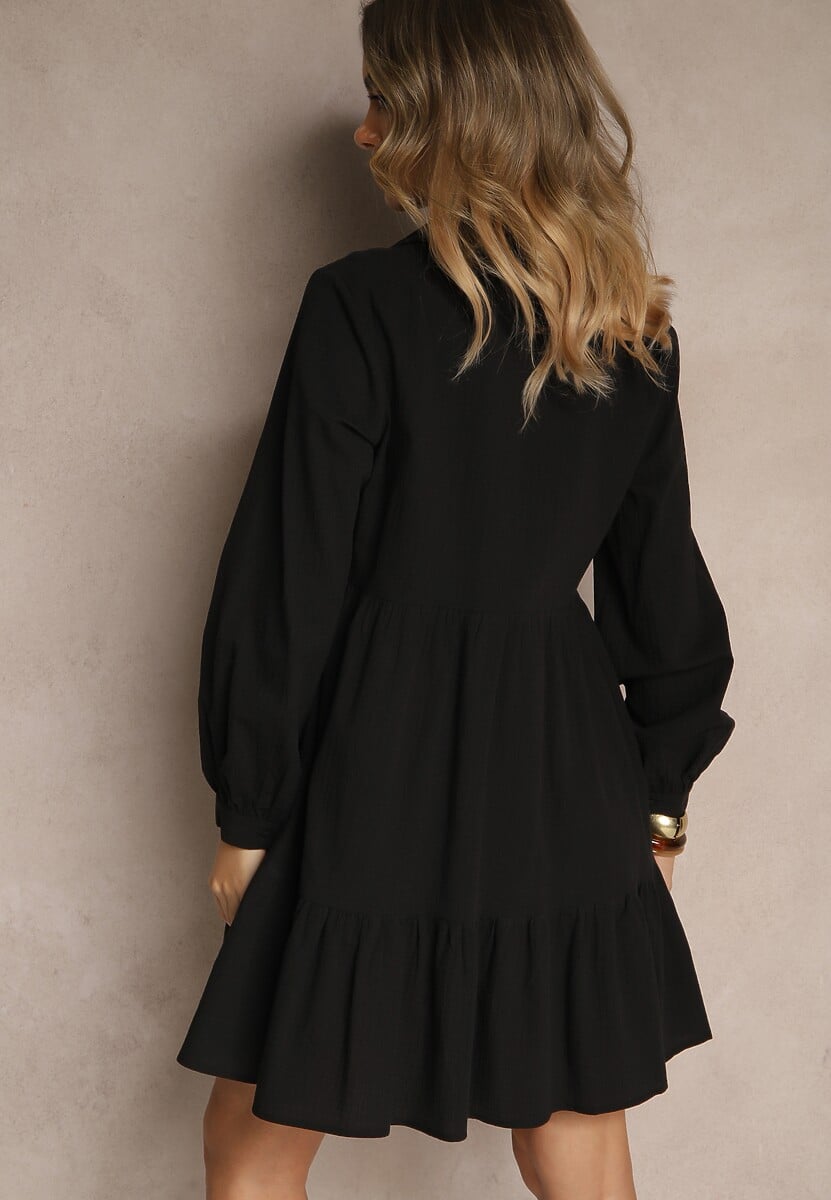 Czarna Sukienka z Bawełny o Rozkloszowanym Kroju Ozdobiona Haftem Rairne