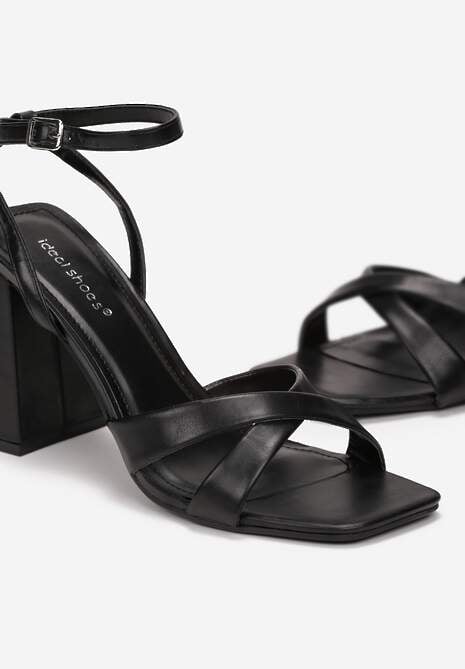 Czarne Sandały z Kwadratowym Noskiem na Słupku Tanvi