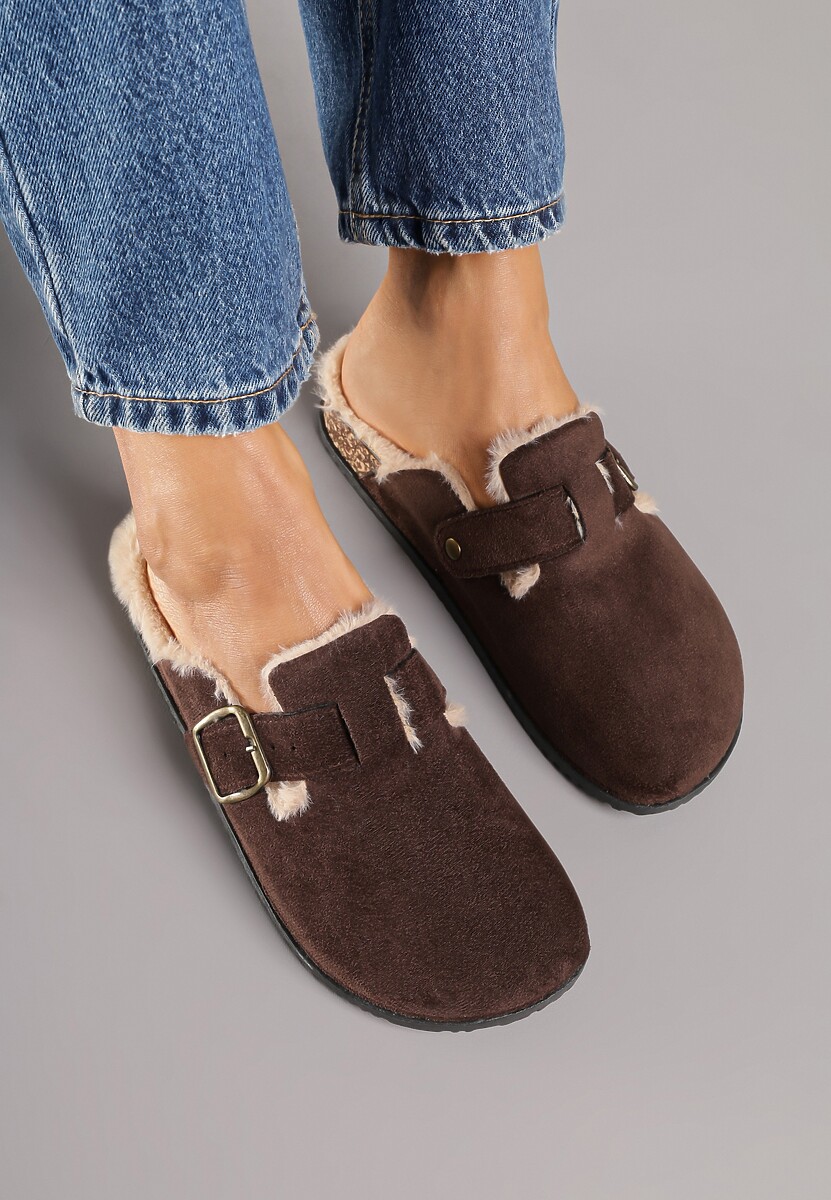 Brązowe Kapcie Typu Chodaki na Podeszwie z Korka Ozdobione Klamrą Alanelle