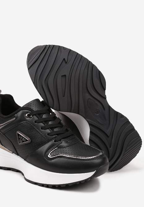 Czarne Sneakersy Ozdobione Perforacją i Geometryczną Aplikacją Senilanea