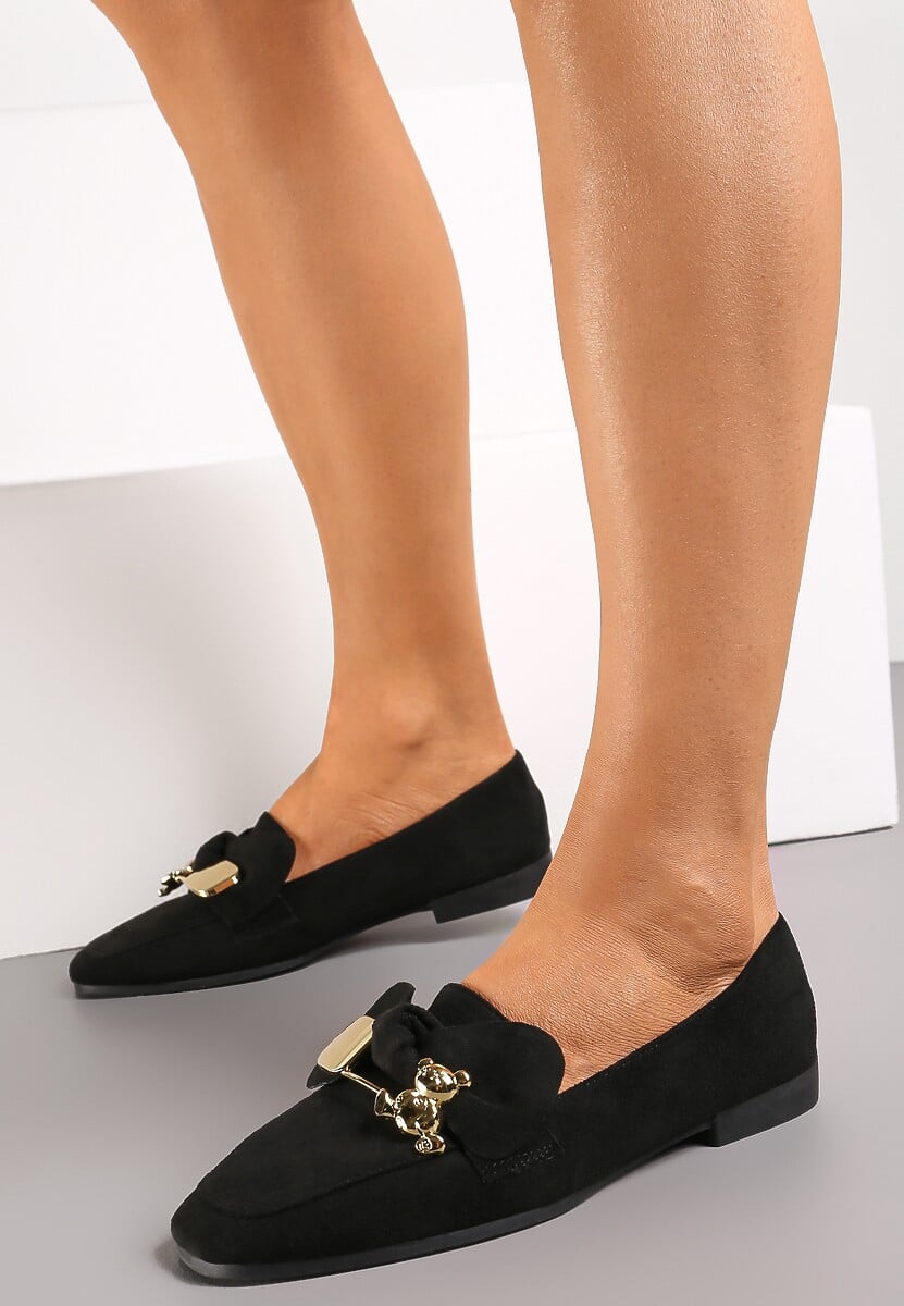 Czarne Mokasyny z Ekozamszu Ozdobione Kokardą i Klamrą z Misiem Koralia