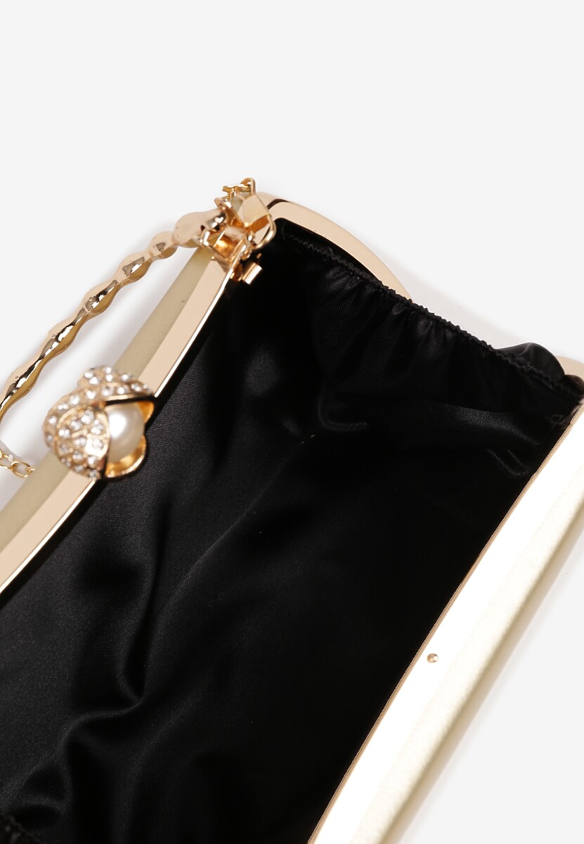 Złota Torebka Kopertówka Ozdobiona Perełką Fesaila