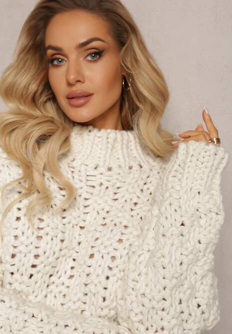 Jasnobeżowy Sweterkowy Półgolf z Szydełkowanej Włóczki Klimvi