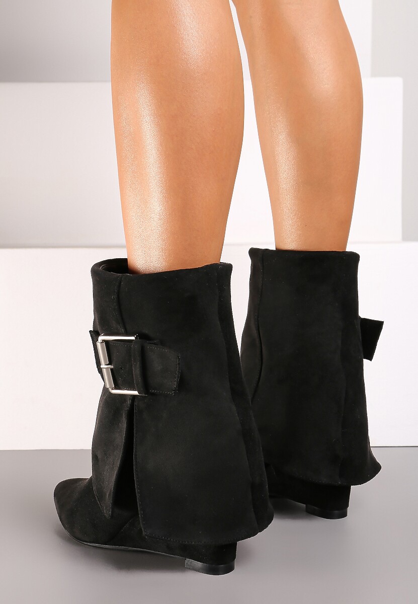 Czarne Botki na Koturnie z Cholewką Imitującą Nogawkę z Paskiem i Klamrą Miarielle